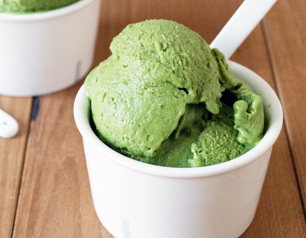 Green Matcha Ice Cream With Vitamix