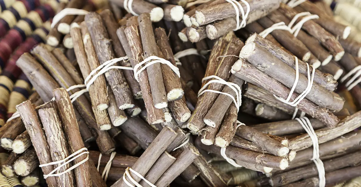 8 Amazing Medicinal Benefits of Licorice Root Happy Body Formula