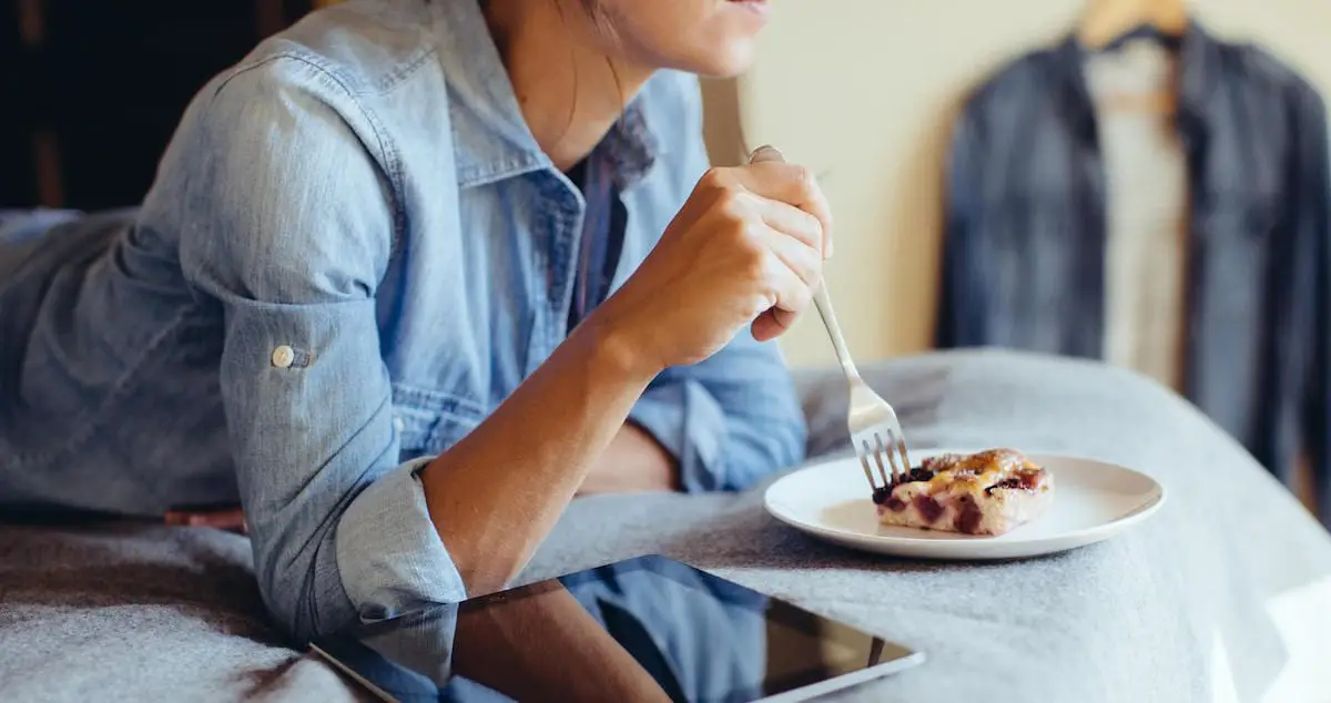 10 Best Foods To Eat Before Bed To Lose Weight And What To Avoid 