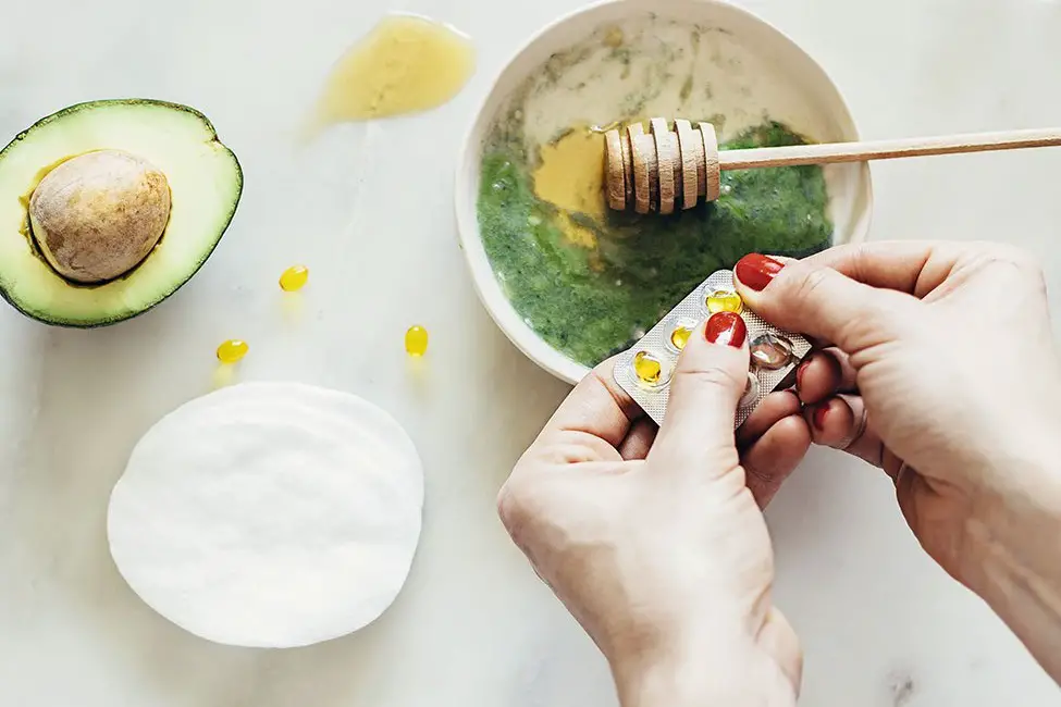 VITAMIN E AND AVOCADO FACE MASK