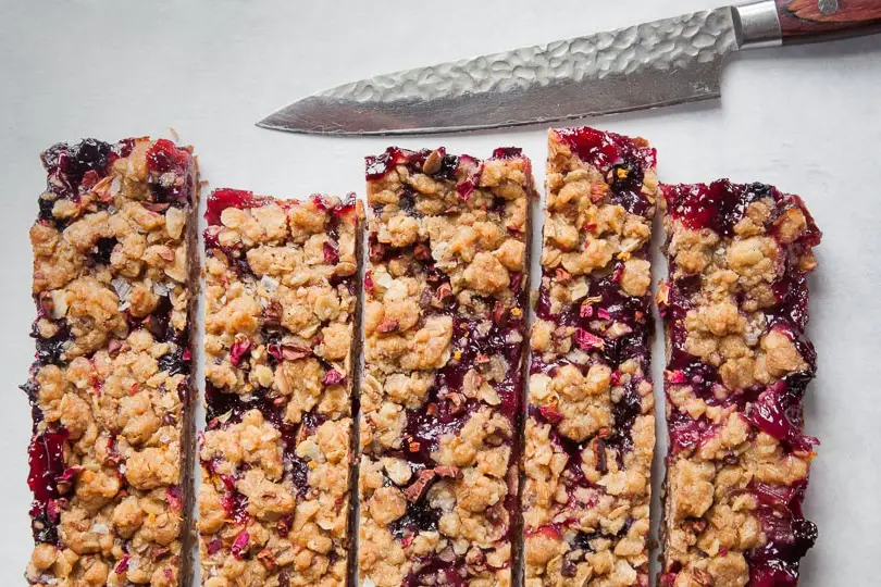 RHUBARB AND BLUEBERRY OATMEAL BARS