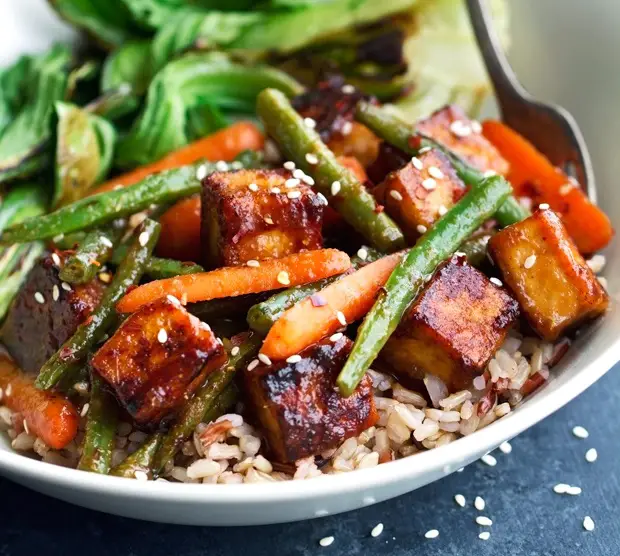 SESAME GINGER TOFU AND VEGGIE STIR FRY