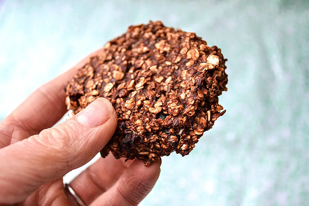 CACAO AND MACA OAT COOKIES