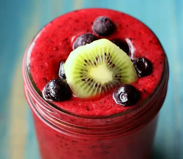 IMMUNITY BOOSTING TRIPLE BERRY KIWI SMOOTHIE