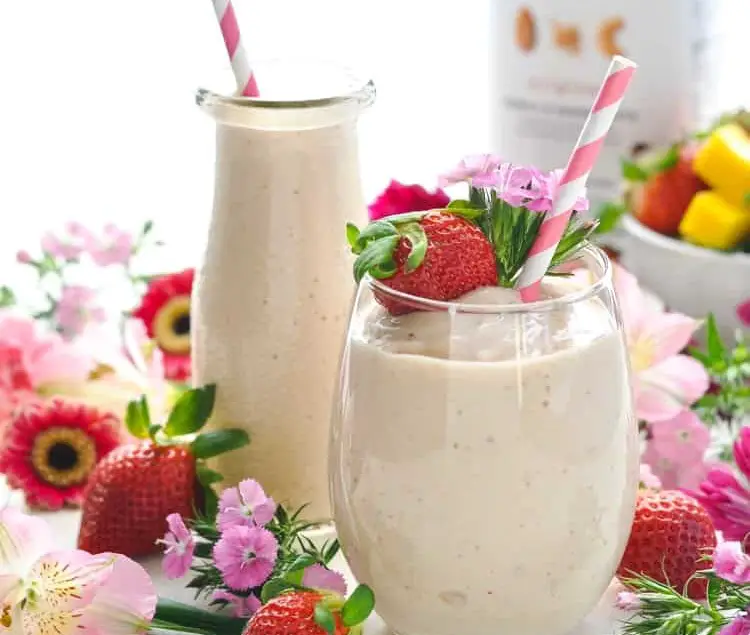 HEALTHY STRAWBERRY SMOOTHIE