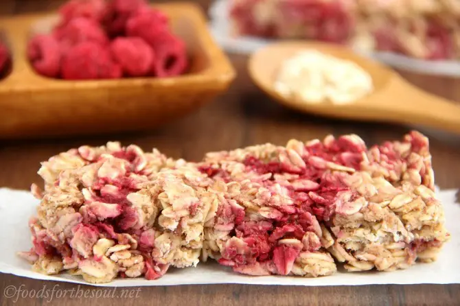 RASPBERRY APPLE GRANOLA BARS