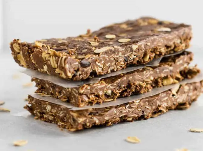 CHOCOLATE CASHEW PROTEIN BARS