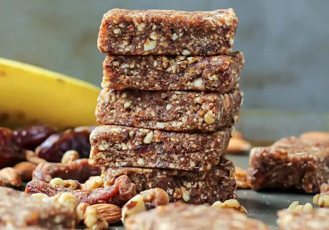 BANANA BREAD DATE NUT ENERGY BARS