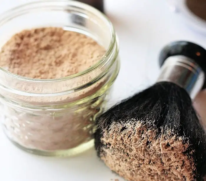 HOMEMADE MINERAL MAKEUP FOUNDATION