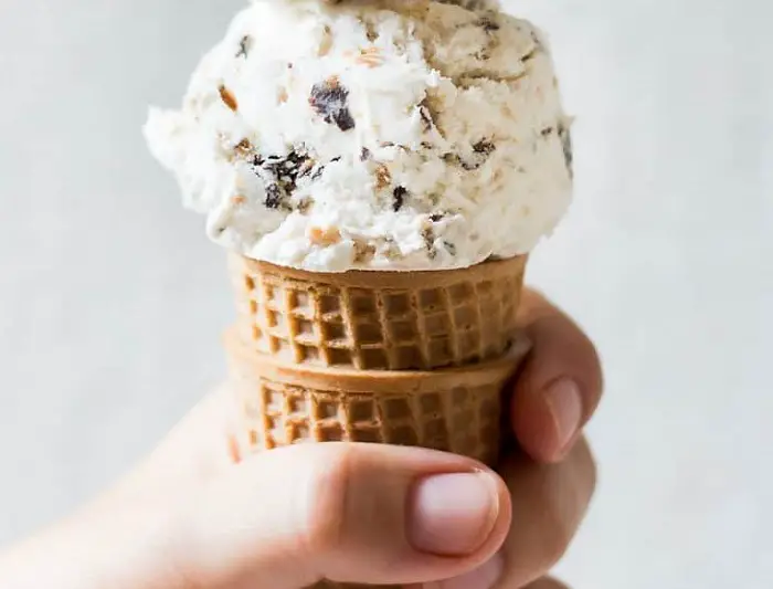 CHOCOLATE PEANUT BUTTER ICE CREAM