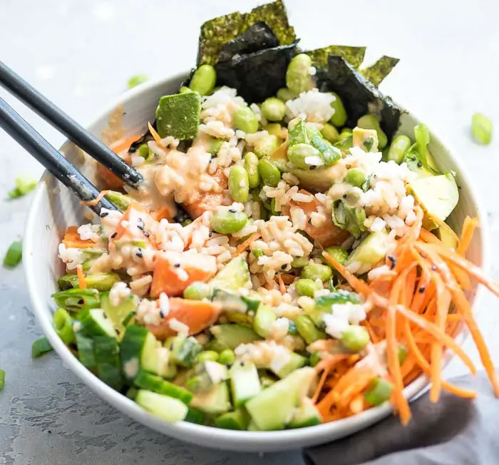 SUSHI BOWL WITH VEGAN SPICY MAYO