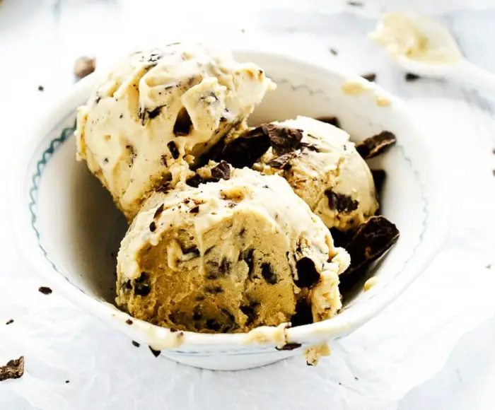 PEANUT BUTTER BANANA ICE CREAM