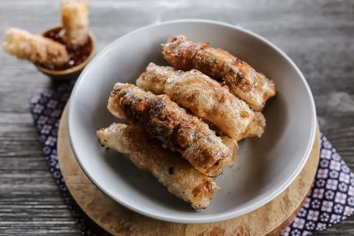 DEEP FRIED RICE PAPER ROLLS