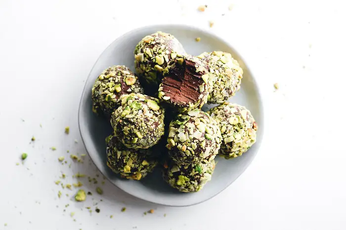 CHOCOLATE AVOCADO PUDDING TRUFFLES