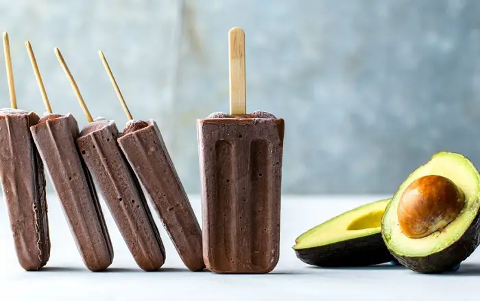 CHOCOLATE-AVOCADO POPS