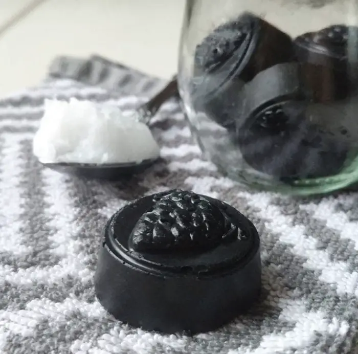 TEETH WHITENING ACTIVATED CHARCOAL