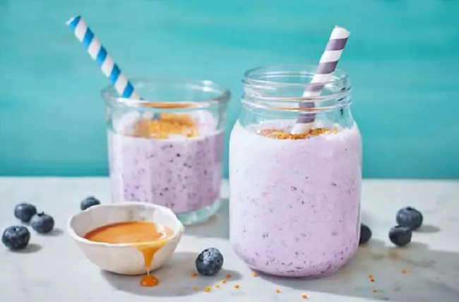 MANUKA HONEY AND BLUEBERRY SMOOTHIE