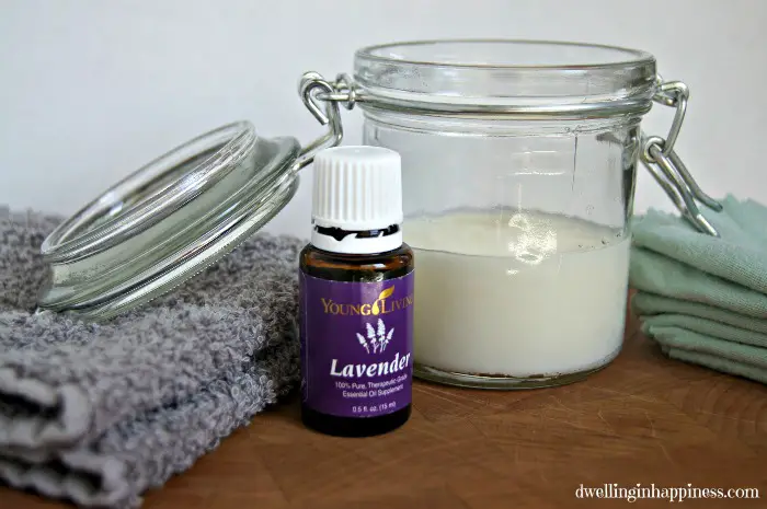 ALL-NATURAL MOISTURIZING MAKEUP REMOVER