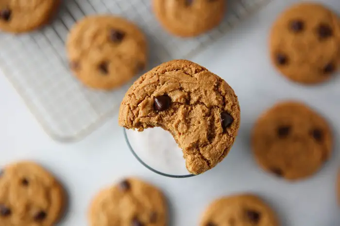 COLLAGEN CHOCOLATE CHIP COOKIES