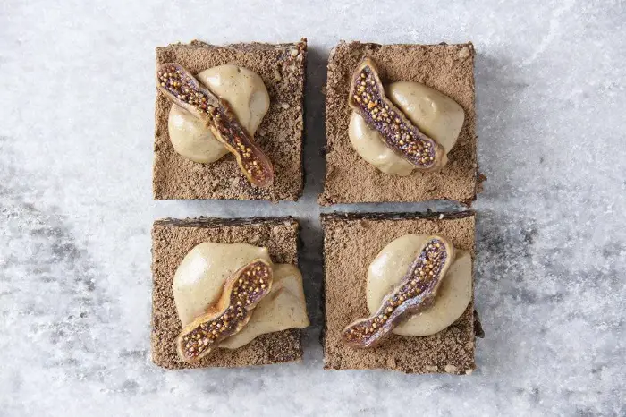 GINSENG, PRUNE, CACAO, STAR ANISE AND VANILLA SLICE