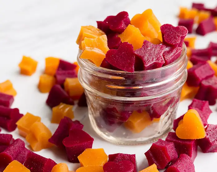 HEALTHY HOMEMADE FRUIT GUMMIES