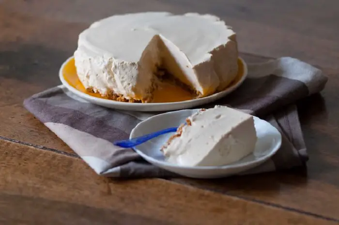 COLD YOGURT CAKE WITH GINSENG COFFEE