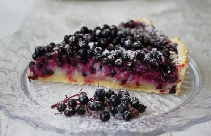 ELDERBERRY TART WITH CASSIS