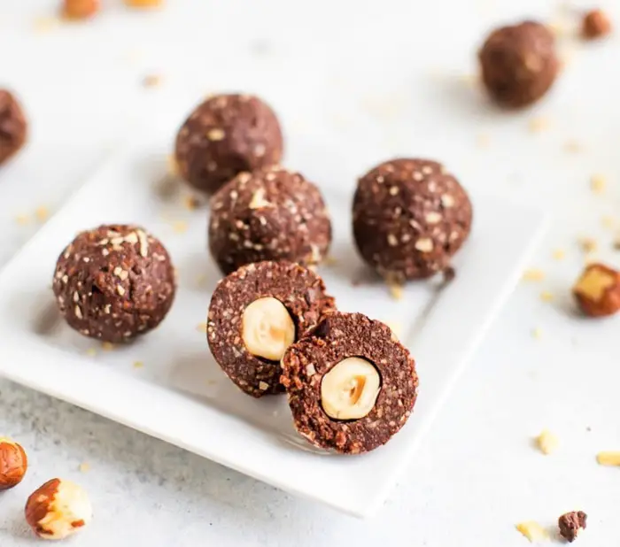 HAZELNUT CHOCOLATE BALLS