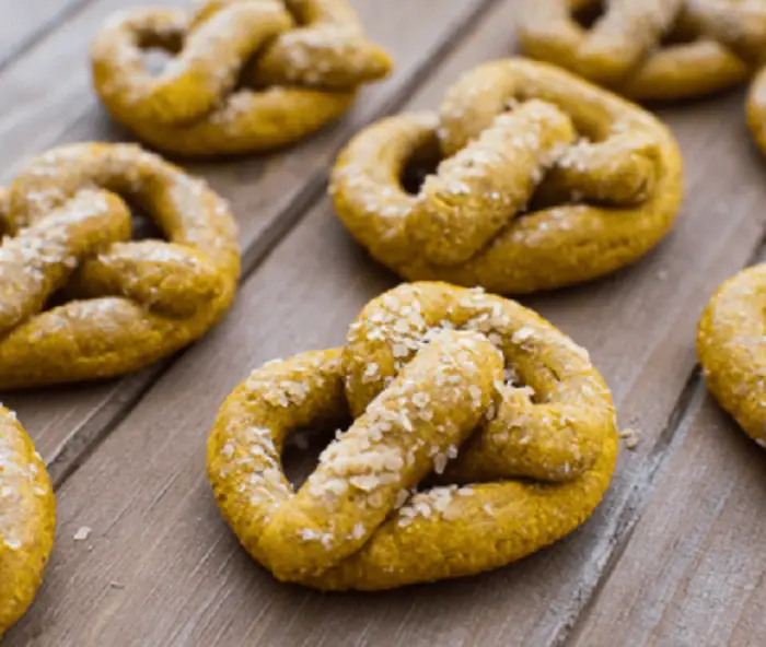 PUMPKIN SPICE PRETZELS