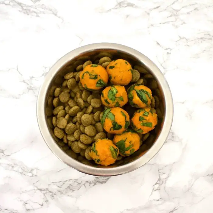 SWEET POTATO & SPINACH BITES FOR DOGS