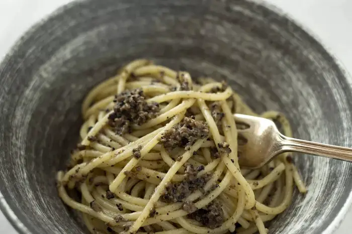 SPAGHETTI WITH BLACK TRUFFLE SAUCE