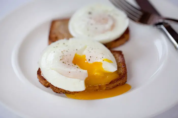 TRUFFLE POACHED EGGS RECIPE