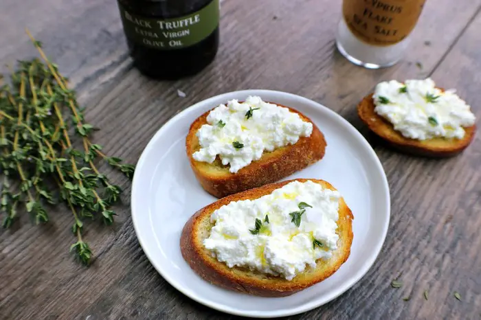 BLACK TRUFFLE CROSTINI