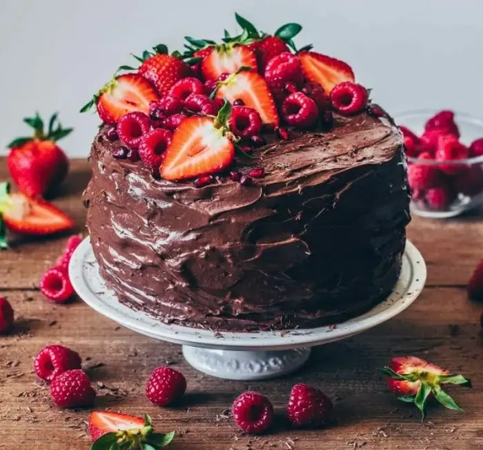 VEGAN CHOCOLATE RASPBERRY CAKE