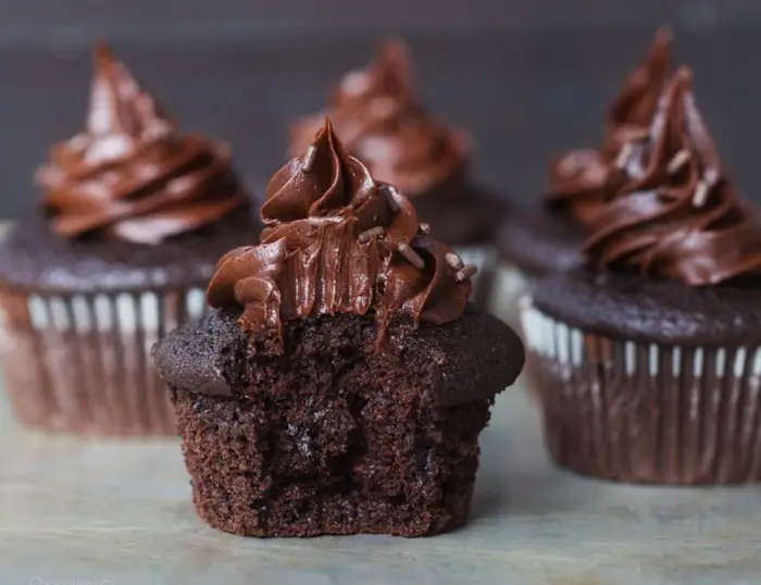 VEGAN CHOCOLATE CUPCAKES