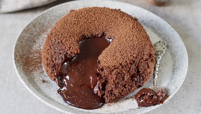 VEGAN CHOCOLATE MOLTEN LAVA CAKE