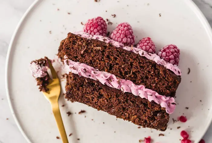 VEGAN CHOCOLATE CAKE WITH RASPBERRY CREAM